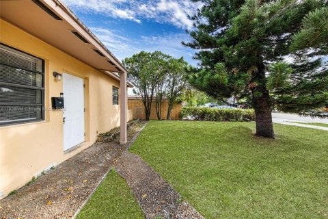 House in Oakland Park, Florida 3 bedrooms, 109.44 sq.m. № 1802474 - photo 28