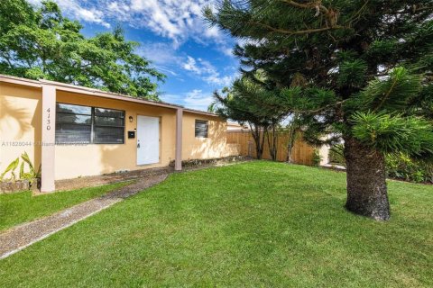 House in Oakland Park, Florida 3 bedrooms, 109.44 sq.m. № 1802474 - photo 29