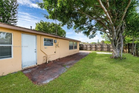 House in Oakland Park, Florida 3 bedrooms, 109.44 sq.m. № 1802474 - photo 25