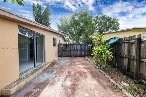 House in Oakland Park, Florida 3 bedrooms, 109.44 sq.m. № 1802474 - photo 26