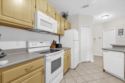 Condo in Kissimmee, Florida, 2 bedrooms  № 1857957 - photo 10