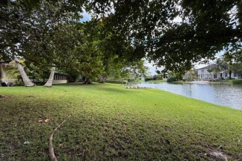 House in Pinecrest, Florida 3 bedrooms, 141.4 sq.m. № 1945529 - photo 7