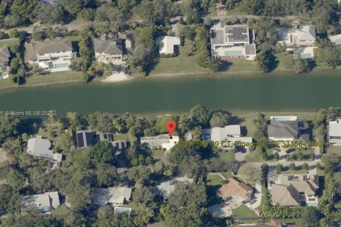 House in Pinecrest, Florida 3 bedrooms, 141.4 sq.m. № 1945529 - photo 11