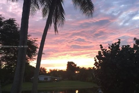 House in Pinecrest, Florida 3 bedrooms, 141.4 sq.m. № 1945529 - photo 3