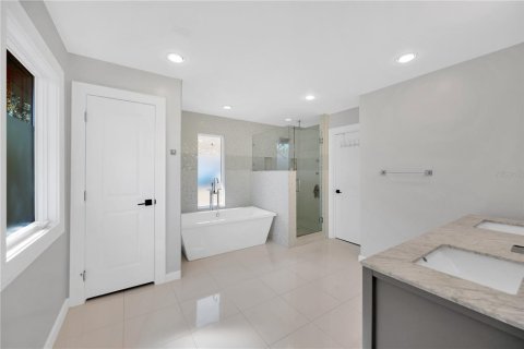 House in Tampa, Florida 4 bedrooms, 349.5 sq.m. № 1679207 - photo 23