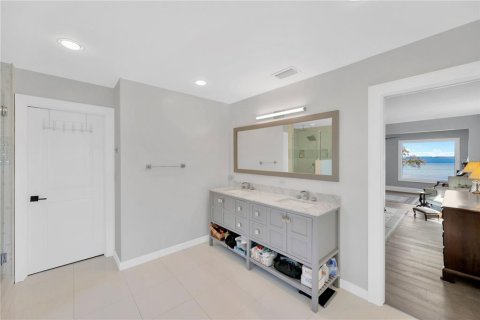 House in Tampa, Florida 4 bedrooms, 349.5 sq.m. № 1679207 - photo 26
