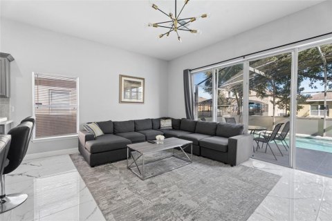 Villa ou maison à vendre à Davenport, Floride: 5 chambres, 217.86 m2 № 2400128 - photo 2
