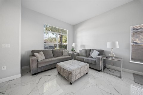 Villa ou maison à vendre à Davenport, Floride: 5 chambres, 217.86 m2 № 2400128 - photo 15