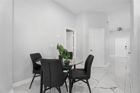 Villa ou maison à vendre à Davenport, Floride: 5 chambres, 217.86 m2 № 2400128 - photo 8