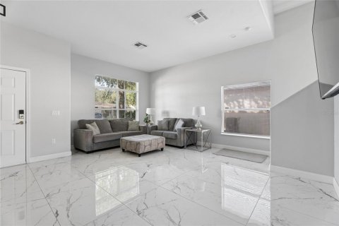 Villa ou maison à vendre à Davenport, Floride: 5 chambres, 217.86 m2 № 2400128 - photo 17