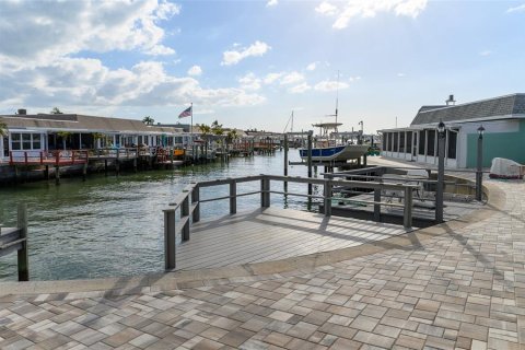 House in Saint Petersburg, Florida 2 bedrooms, 130.06 sq.m. № 2123417 - photo 19
