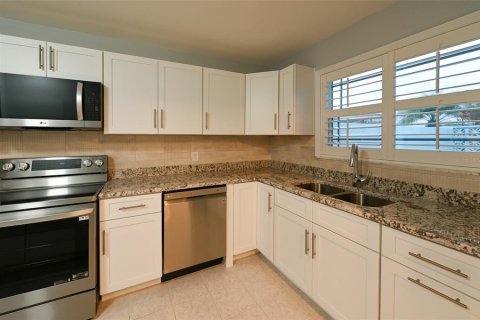 House in Saint Petersburg, Florida 2 bedrooms, 130.06 sq.m. № 2123417 - photo 10