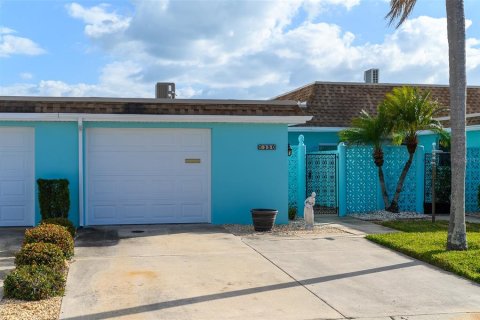 House in Saint Petersburg, Florida 2 bedrooms, 130.06 sq.m. № 2123417