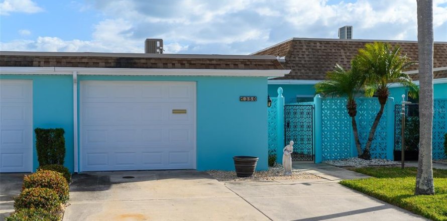 House in Saint Petersburg, Florida 2 bedrooms, 130.06 sq.m. № 2123417
