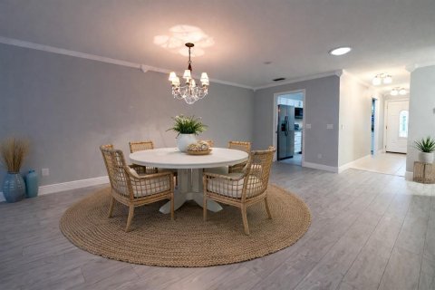 House in Saint Petersburg, Florida 2 bedrooms, 130.06 sq.m. № 2123417 - photo 7