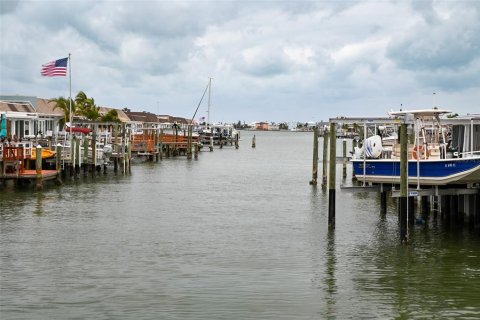 House in Saint Petersburg, Florida 2 bedrooms, 130.06 sq.m. № 2123417 - photo 23