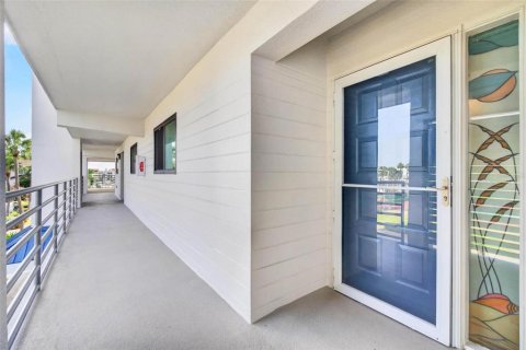 Condominio en alquiler en Saint Petersburg, Florida, 2 dormitorios, 105.44 m2 № 2200283 - foto 6