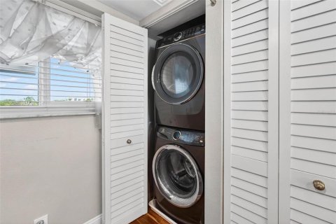 Condominio en alquiler en Saint Petersburg, Florida, 2 dormitorios, 105.44 m2 № 2200283 - foto 12