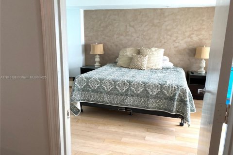 Condo in Sunny Isles Beach, Florida, 2 bedrooms  № 2027093 - photo 9