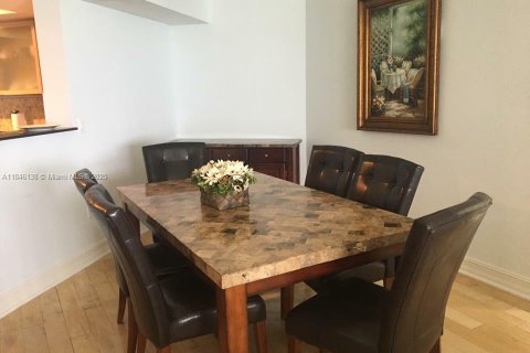 Condo in Sunny Isles Beach, Florida, 2 bedrooms  № 2027093 - photo 8