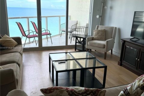 Condo in Sunny Isles Beach, Florida, 2 bedrooms  № 2027093 - photo 4