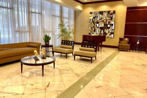 Condo in Sunny Isles Beach, Florida, 2 bedrooms  № 2027093 - photo 10