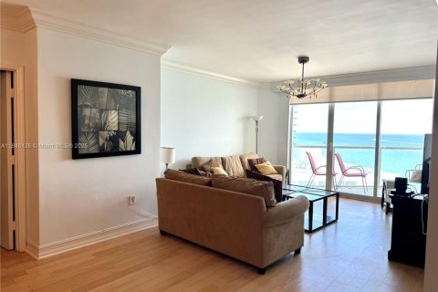 Condo in Sunny Isles Beach, Florida, 2 bedrooms  № 2027093 - photo 6