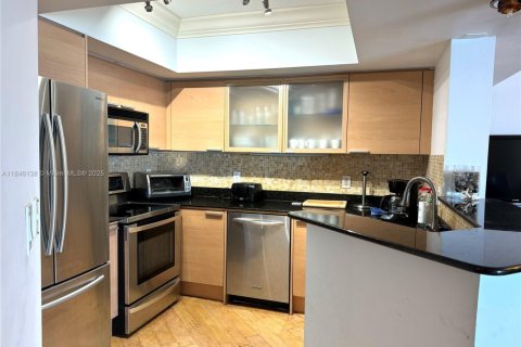 Condo in Sunny Isles Beach, Florida, 2 bedrooms  № 2027093 - photo 2