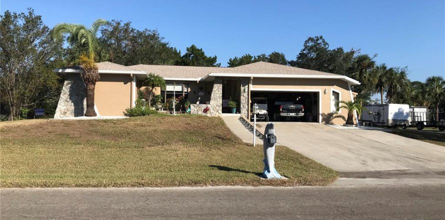 Casa en Crystal River, Florida 2 dormitorios, 141.58 m2 № 1405141