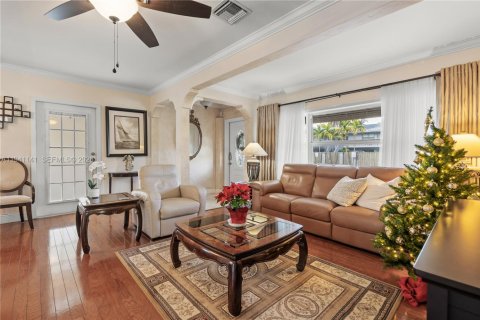 House in Fort Lauderdale, Florida 1 bedroom, 176.98 sq.m. № 1997881 - photo 10