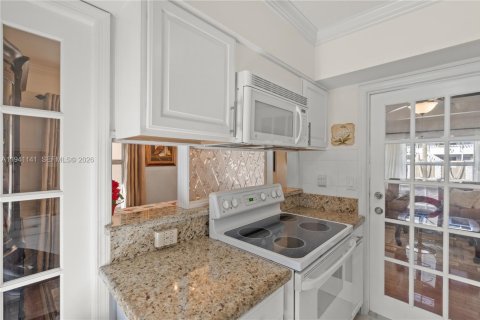 House in Fort Lauderdale, Florida 1 bedroom, 176.98 sq.m. № 1997881 - photo 15