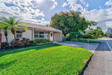 House in Fort Lauderdale, Florida 1 bedroom, 176.98 sq.m. № 1997881 - photo 5