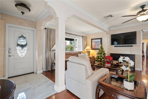 House in Fort Lauderdale, Florida 1 bedroom, 176.98 sq.m. № 1997881 - photo 8