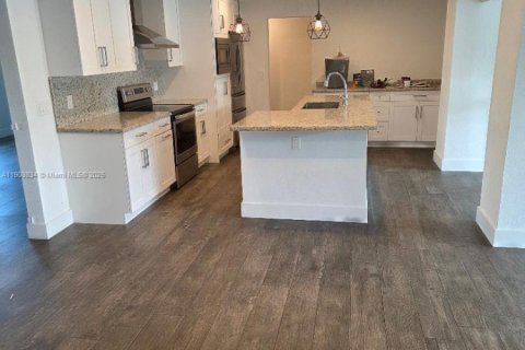 Снять в аренду виллу или дом в Майами, Флорида 5 спален, 175.4м2, № 1954784 - фото 15