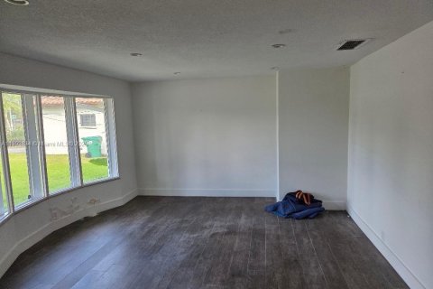 Снять в аренду виллу или дом в Майами, Флорида 5 спален, 175.4м2, № 1954784 - фото 6