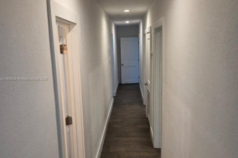 Снять в аренду виллу или дом в Майами, Флорида 5 спален, 175.4м2, № 1954784 - фото 12