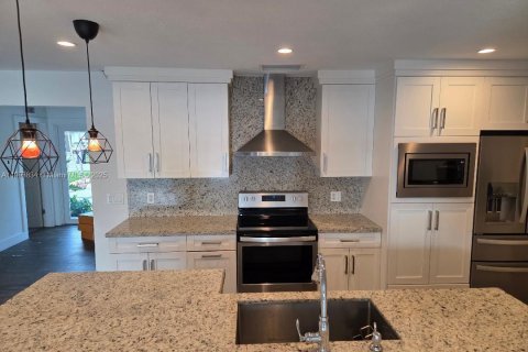 Снять в аренду виллу или дом в Майами, Флорида 5 спален, 175.4м2, № 1954784 - фото 10