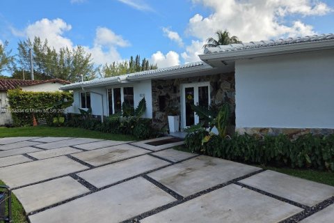 Снять в аренду виллу или дом в Майами, Флорида 5 спален, 175.4м2, № 1954784 - фото 2