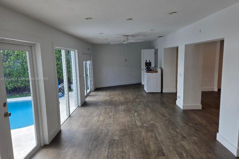 Снять в аренду виллу или дом в Майами, Флорида 5 спален, 175.4м2, № 1954784 - фото 7