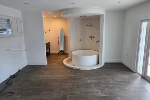 Снять в аренду виллу или дом в Майами, Флорида 5 спален, 175.4м2, № 1954784 - фото 9