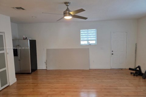 Снять в аренду виллу или дом в Майами, Флорида 5 спален, 175.4м2, № 1954784 - фото 17