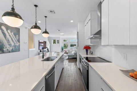 Adosado en venta en Orlando, Florida, 3 dormitorios, 187.29 m2 № 2421962 - foto 16