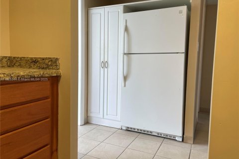 Condo in Sunrise, Florida, 1 bedroom  № 1792632 - photo 3