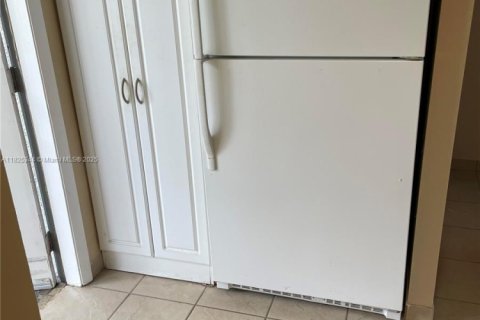 Condo in Sunrise, Florida, 1 bedroom  № 1792632 - photo 10