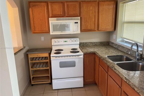 Condo in Sunrise, Florida, 1 bedroom  № 1792632 - photo 1