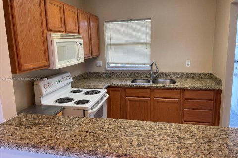 Condo in Sunrise, Florida, 1 bedroom  № 1792632 - photo 2