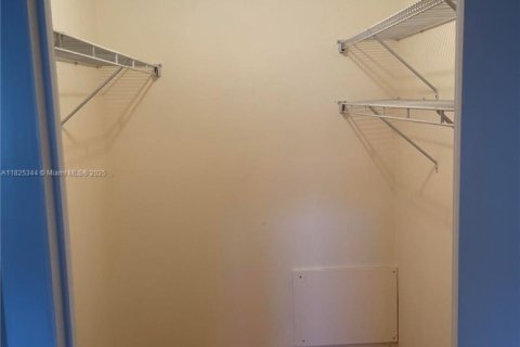 Condo in Sunrise, Florida, 1 bedroom  № 1792632 - photo 6