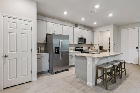 Townhouse in Casselberry, Florida 3 bedrooms, 167.87 sq.m. № 2200119 - photo 9