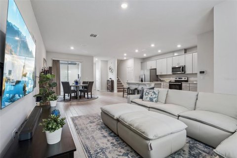 Townhouse in Casselberry, Florida 3 bedrooms, 167.87 sq.m. № 2200119 - photo 7