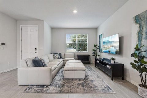 Townhouse in Casselberry, Florida 3 bedrooms, 167.87 sq.m. № 2200119 - photo 4